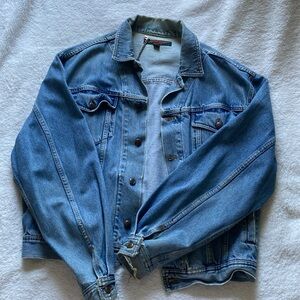 Vintage 90’s oversized blue denim/ jean jacket, size M